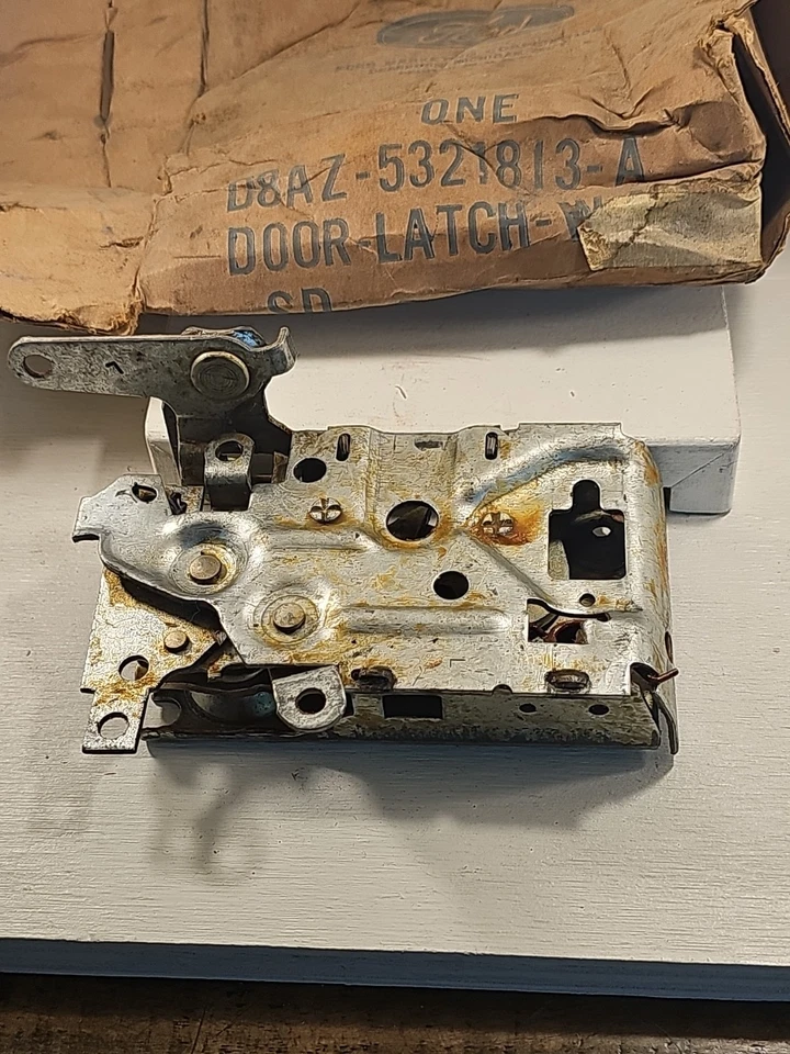 Conjunto de pestillo de puerta maletero Ford 1974 75 76 77 1978 D8AZ-5321813-A fabricante de equipos originales como nuevo Foto 3 de 4