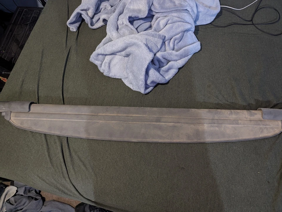 Cubierta de almacenamiento de carga retráctil 1995-2002 Suzuki Esteem Station Wagon OE genuina Foto 2 de 2