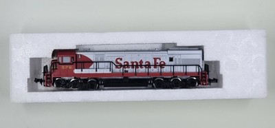 Minitrix 12006 N scale U-28 Sante Fe #576 Diesel Locomotive
