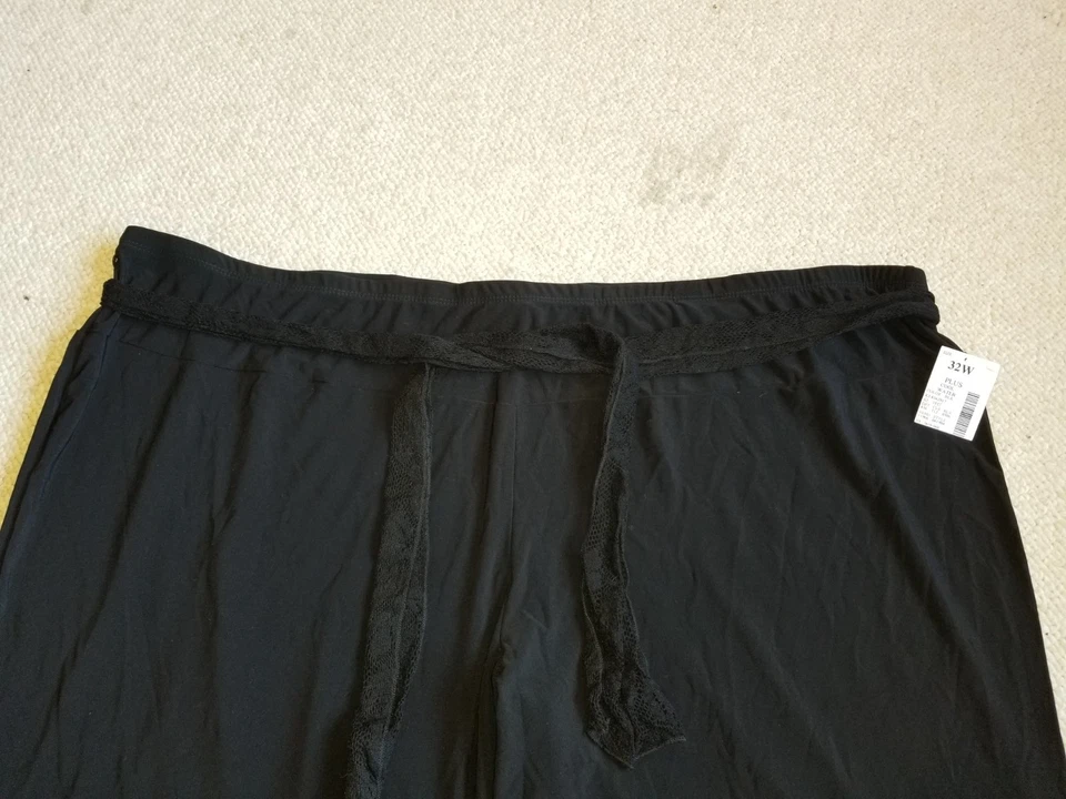 NWT Womens Pants-STUDIO 1940-black knit"Gaucho" pull on wide leg cropped-32W - Image 2 of 4