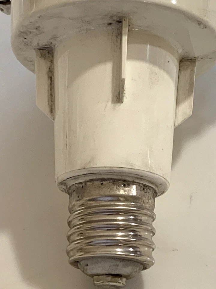 SATCO S8777  120V-277V 75W 60Hz  710mA 5000K 80CRI 9000LM E39  "HAIRLINE CRACK" - Image 4 of 4