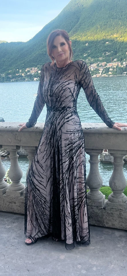 Vestido ilusión manga larga con cuentas Naeem Khan Foto 2 de 4