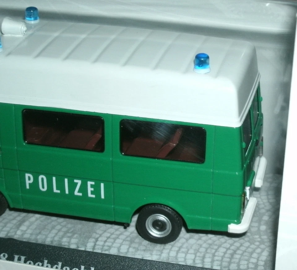 1/43 Scale VW LT 28 Hochdachbus High Top Polizei Bus - Premium ClassiXXs 13352 - Image 3 of 4