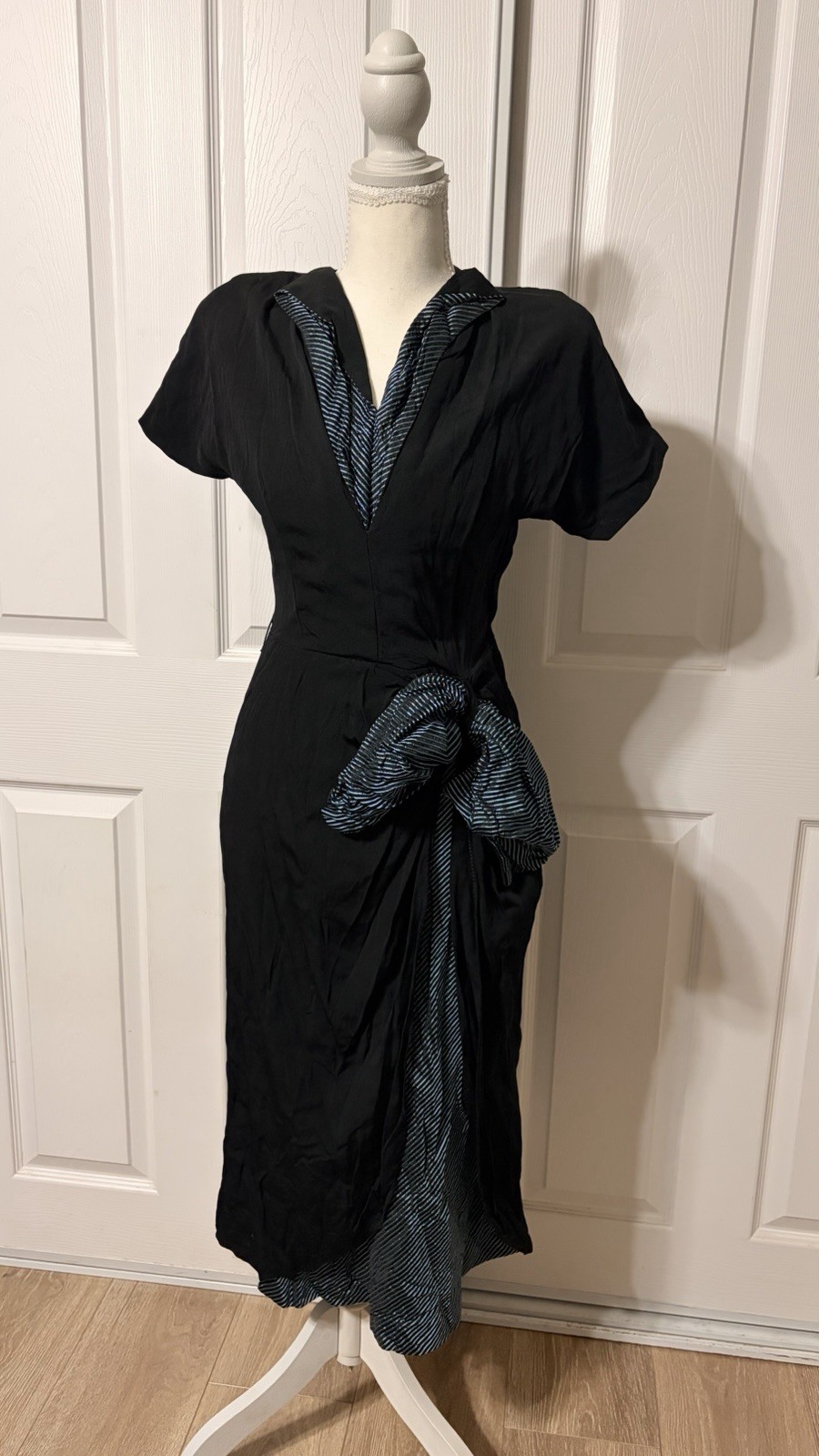 VTG 1940s Black Rayon Crepe Cocktail With Sequin Bow Dress Striped Azul V-Neck