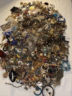 19 Pounds Vintage To Now Costume Jewelry For Parts Repair And Repurpose #26