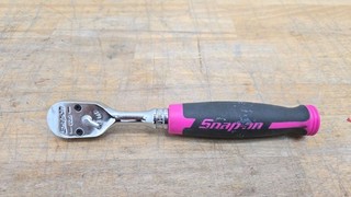 Snap On FH100 3/8" Drive Reversible Ratchet Short Handle Soft Grip Pink