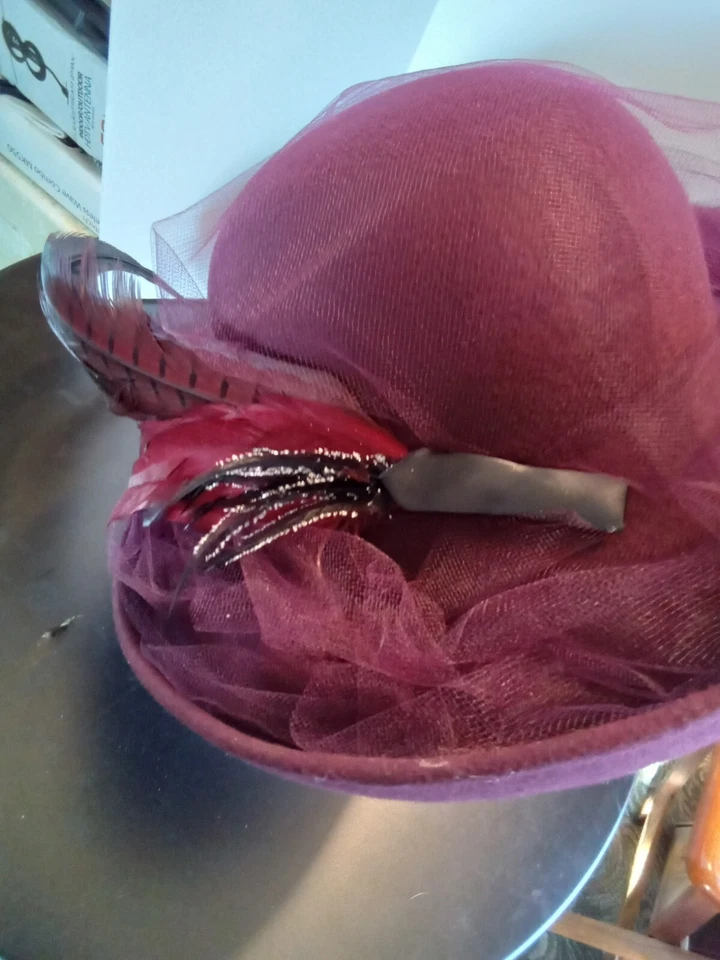 Sombrero de Colección Michael Howard Mis Biener Boda/Formal Damas Color Ciruela Tiene Etiquetas Foto 4 de 4