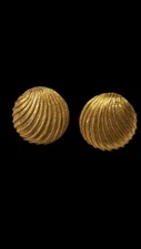 Vintage Gold Tone Shell Shaped Earrings