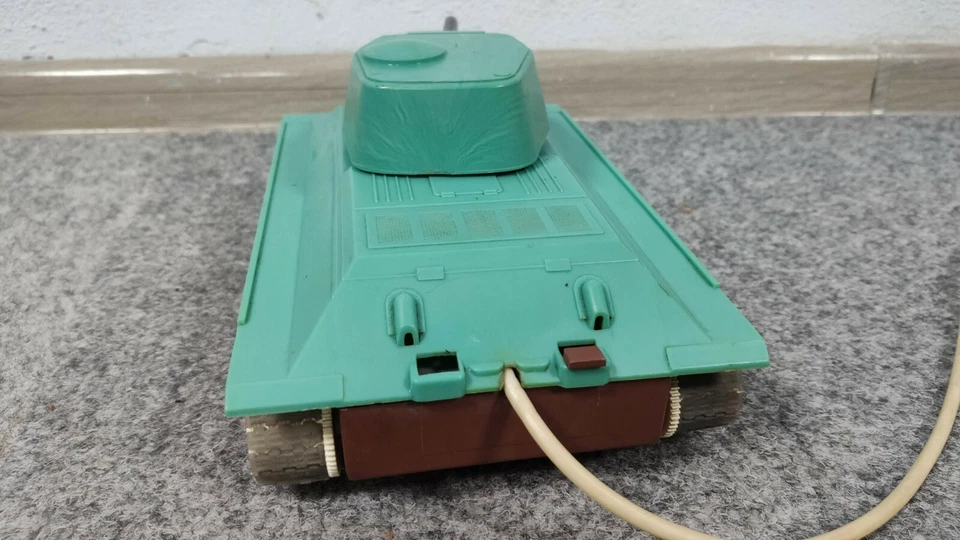 Vintage USSR Military Tank Remote Controlled Battery Operated Plastic Toy. - Image 4 of 4