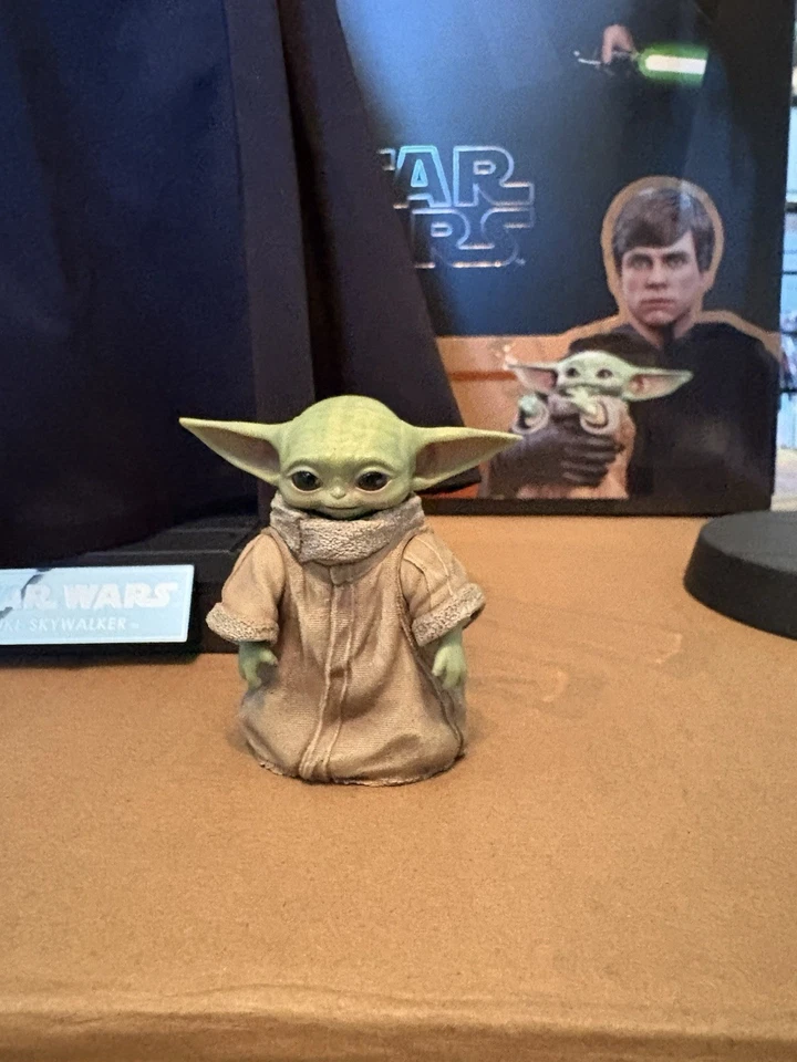 Hot Toys DX23 Star Wars The Mandalorian LUKE SKYWALKER Deluxe 1/6th Figure - Image 3 of 4