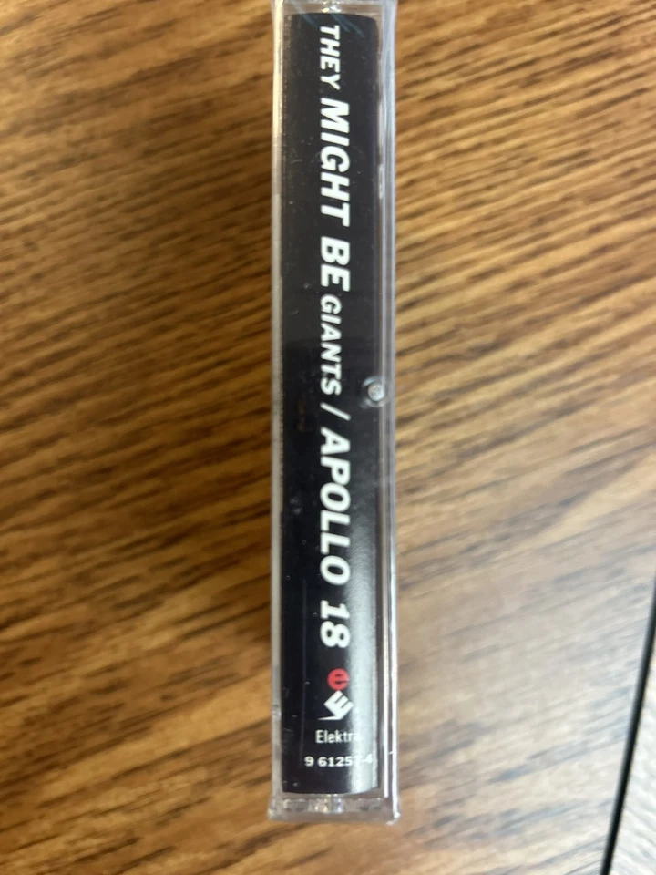 TMBG Apollo 18 Cassette 1992 US Sealed Elektra - Imagem 2 de 3