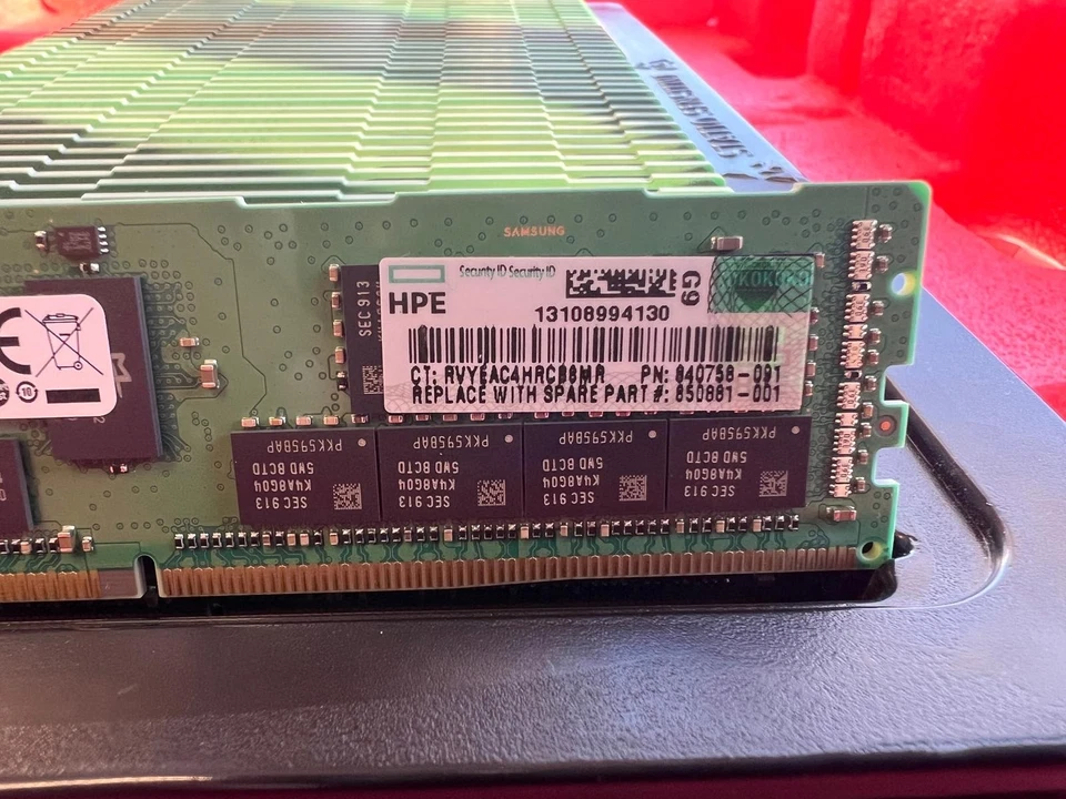 Samsung 32GB DDR4-2666 ECC Registered RDIMM – M393A4K40DB2-CTD6Y Memory - Image 2 of 4