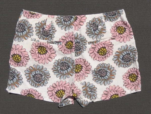 Pantalones Cortos Ann Taylor LOFT Marfil Estampado Floral Elastizados Lino Rayón 3.5” EE. UU. S 4 6 USADOS EN EXCELENTE ESTADO Foto 2 de 3