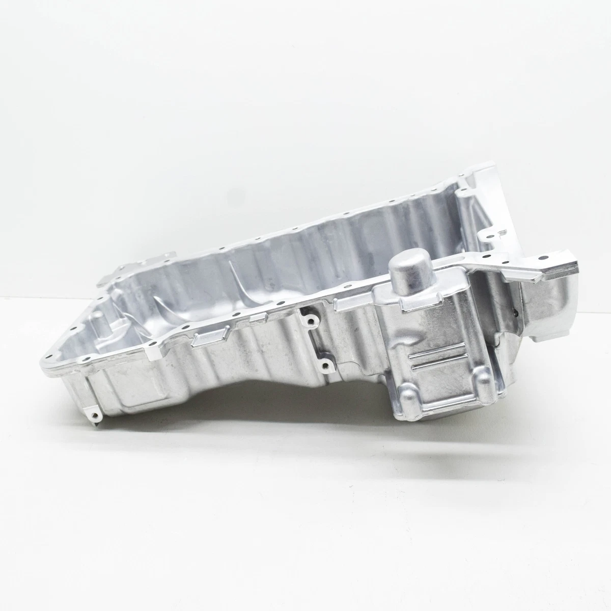 NEW MERCEDES-BENZ CLS C257 OIL PAN A2640102700 ORIGINAL 264-010-27