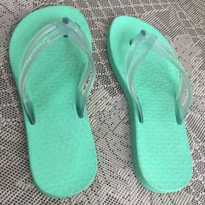 girls green sandals