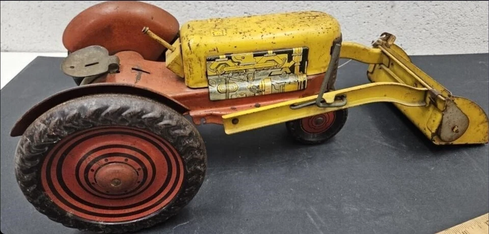 Tractor agrícola grande vintage de acero prensado Marx con cargador frontal 16" jugado con  Foto 4 de 4