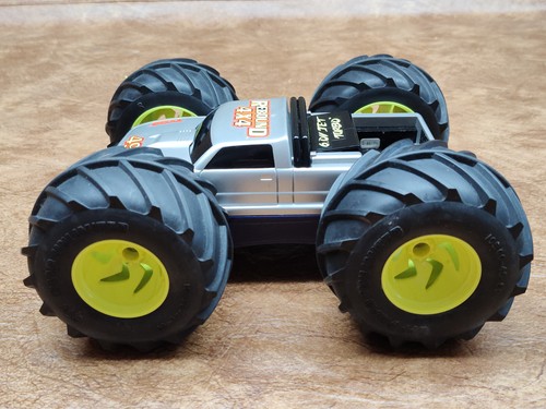 VINTAGE TYCO 49 MHz 6v REBOUND RC (4 WD) -CLOSE TO MINT CONDITION - WORKS! (#76) - Picture 4 of 16