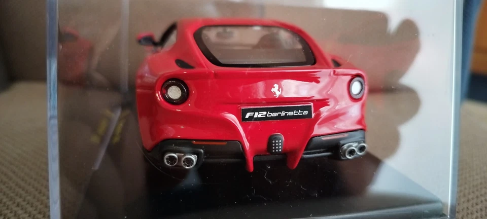 Modellino Ferrari F12 Berlinetta 2012 collezione LE GRANDI FERRARI 1:24 - Immagine 3 di 4