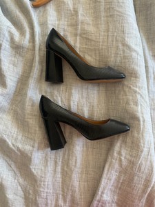 nine west black heels