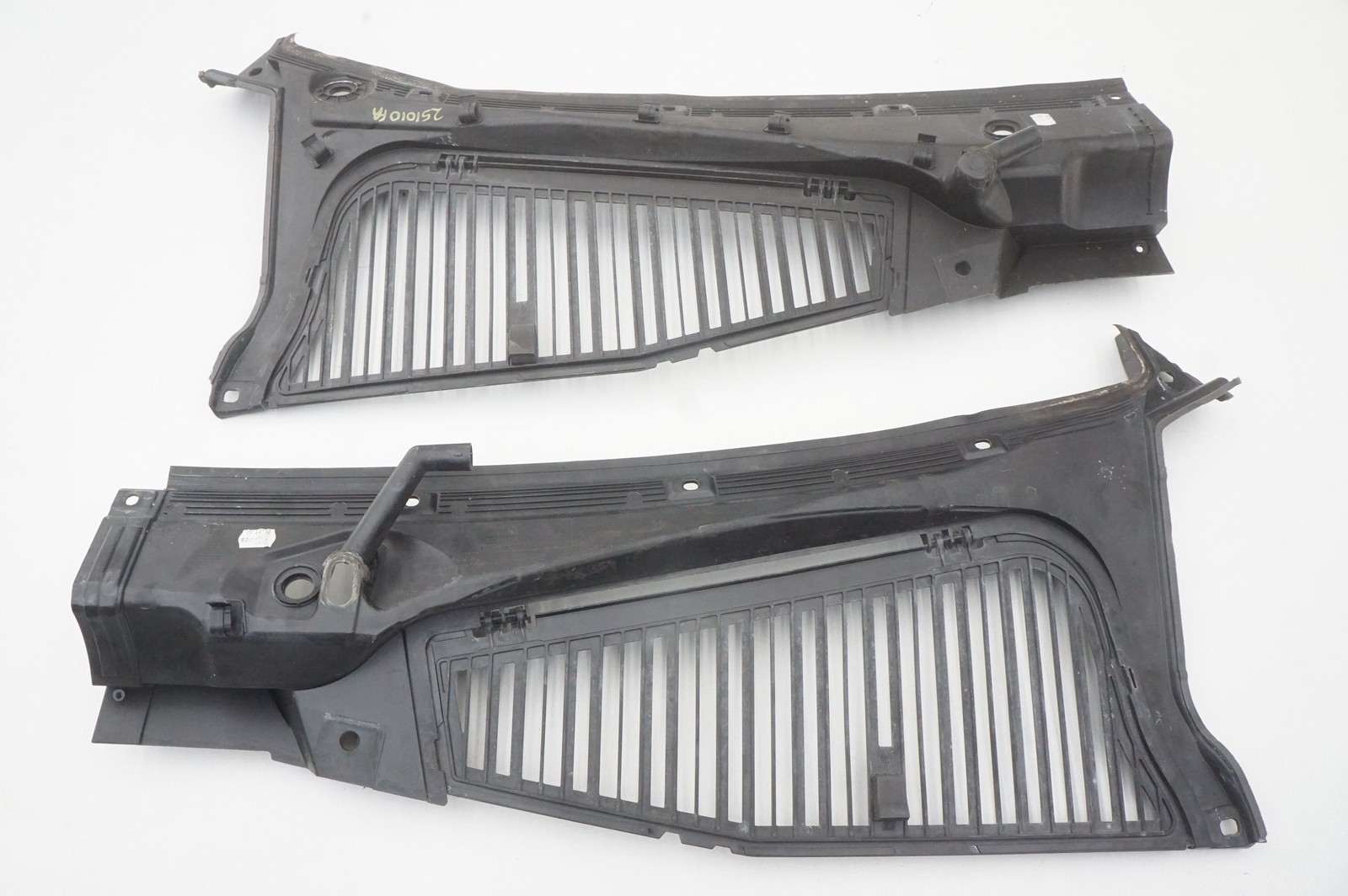 Set Front Left Right Cowl Grille Trim OEM 51717112423 Rolls Royce Phantom Vii 06