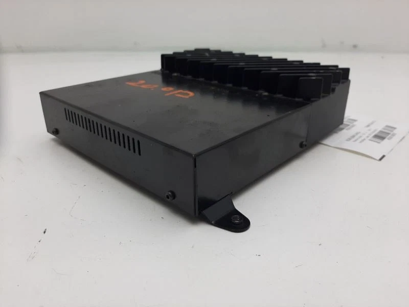 00 01 02 03 04 05 BMW 325I Lear Amplifier 65128383871 - Image 3 of 4