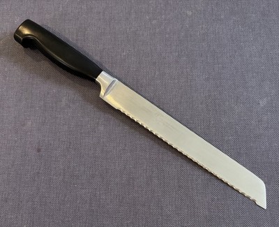 ZWILLING JA HENCKELS 4 STAR 31076-200mm 8'' SERRATED BLADE BREAD KNIFE GERMANY