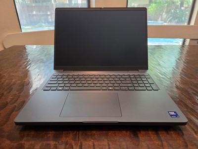 Dell Pro Max 16 Plus - 16'' FHD+, Ultra 9 285HX, RTX PRO 3000, 64GB RAM, 3Y WRNTY