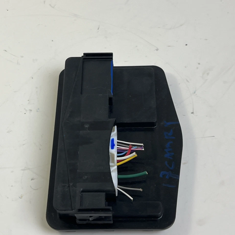 Toyota Camry 2017 sala de motores fusibles relé bloque de conexiones 82720-33301 OEM Foto 2 de 4