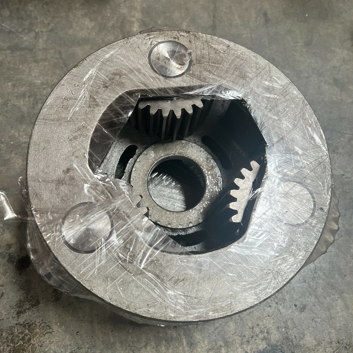 1019147 CARRIER ASSY 3 RD FITS FOR HITACHI EX200-3 EX200-5