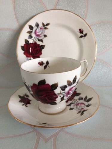 Vintage Colclough china attractive Amoretta Rose Trio, cup, saucer, side plate - Afbeelding 1 van 11