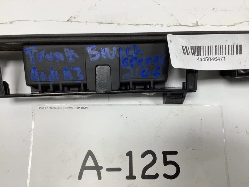 AUDI A3 2.0T 2006 puerta trasera maletero acabado panel agarre mango matrícula lámpara Foto 4 de 4