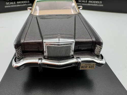 Neo 1/43 Resin car model Lincoln Continental Town Car 1982 dark grey - Picture 3 of 8