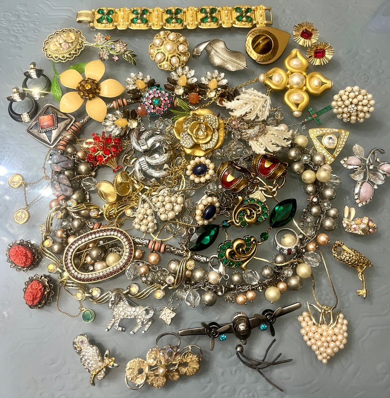 Vintage Costume Jewelry Lot Emmons Trifari LaRoco Selini Coro Juicy Monet +++