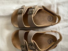 Wonder Nation Unisex Footbed Sandal Size 5 Adjustable 3 Strap Casual Open Toe