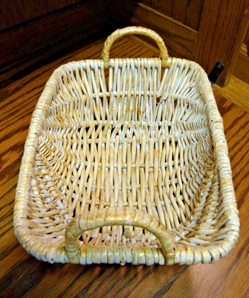 Vtg Small White Wicker Basket w/Painted Gold Accents~9.5x7x4" Side Handles 922 - Image 4 of 4