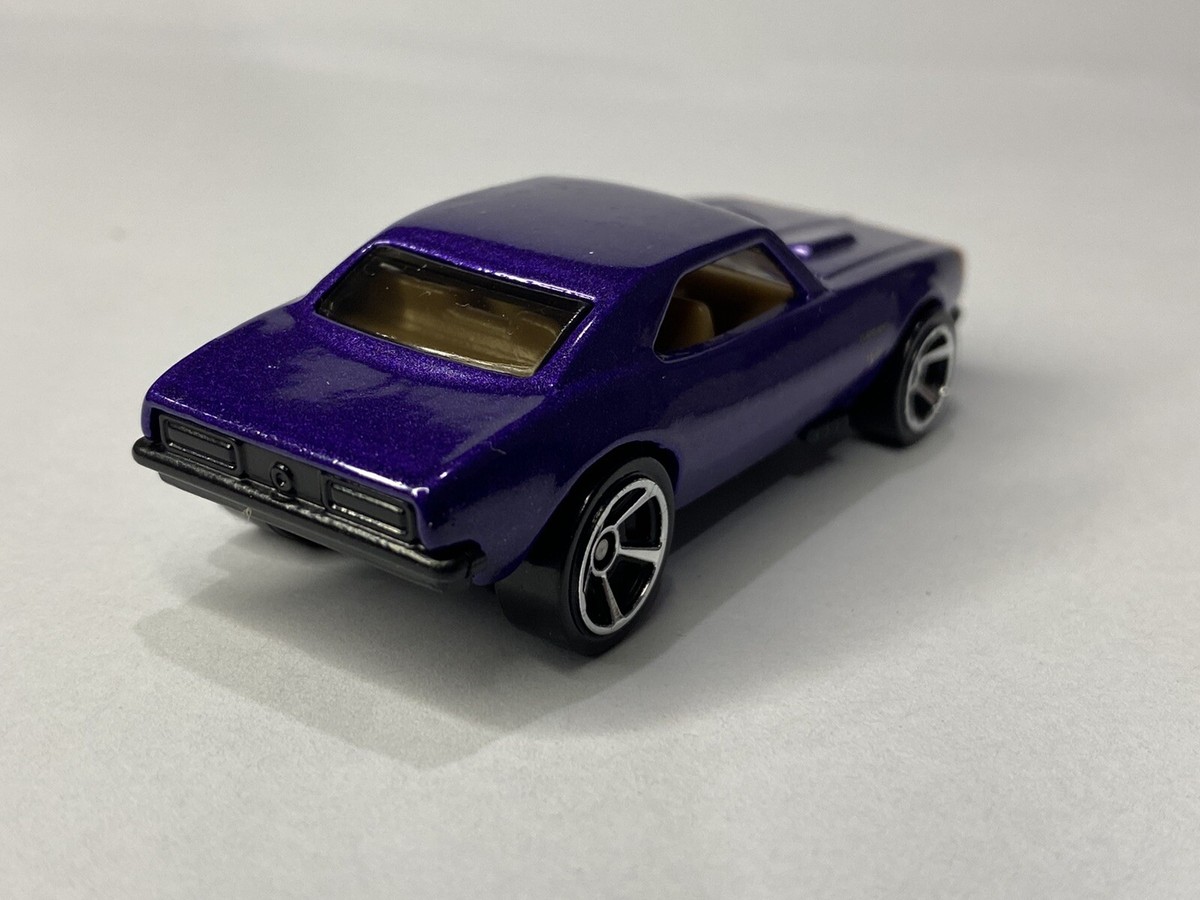'10 CAMARO SS ミニカー 紫 1967 Chevrolet Camaro Z/28 Coupe Purple 1/18 Scale Maisto