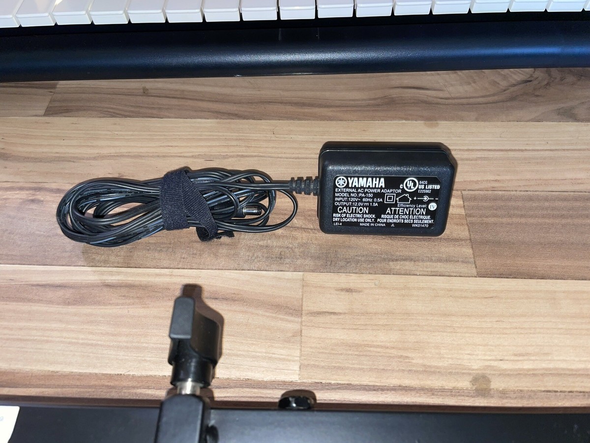 Yamaha PSR-E323 61-Key Portable Keyboard With Stand | eBay