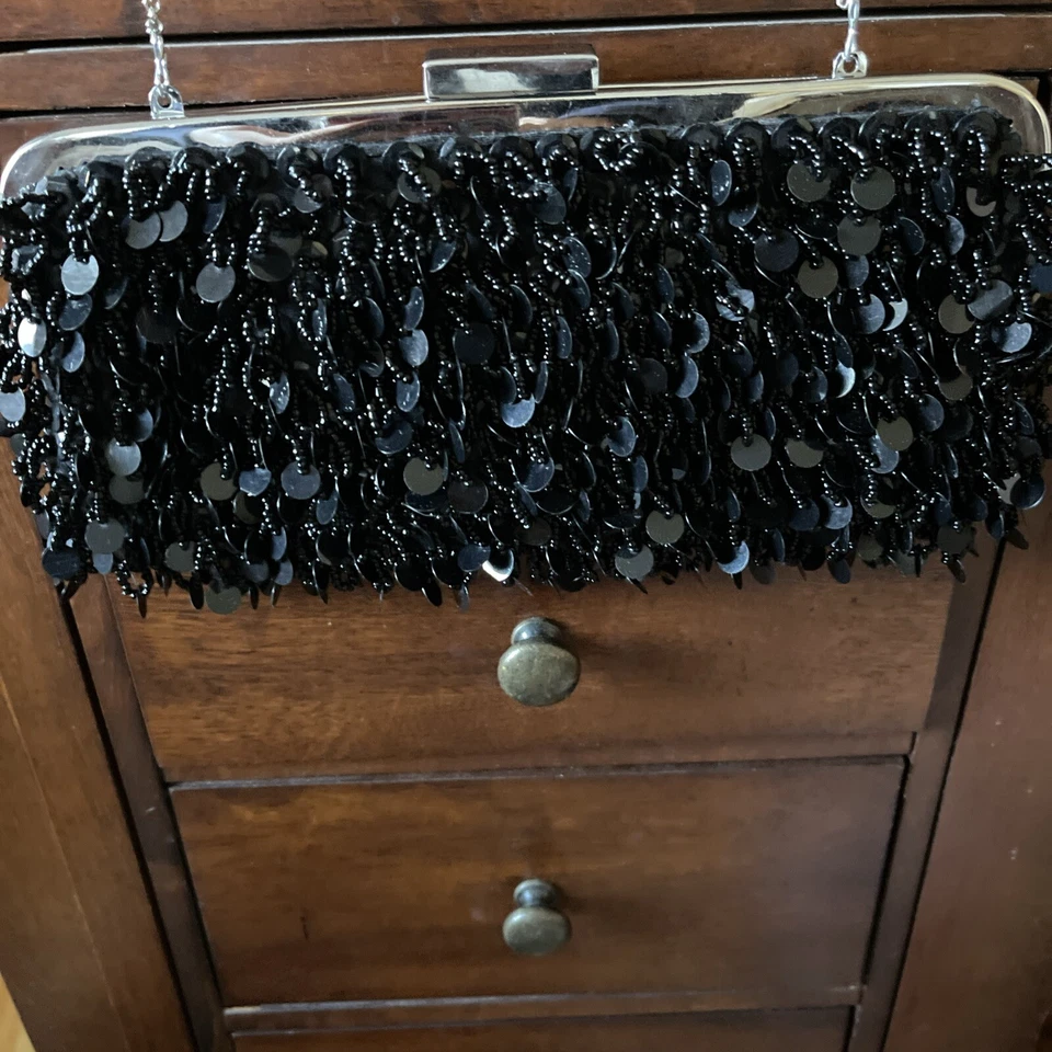 Bolsa de noite BCBG MAXAZRIA com miçangas clutch/ombro com lantejoulas - Tamanho médio - Imagem 3 de 4