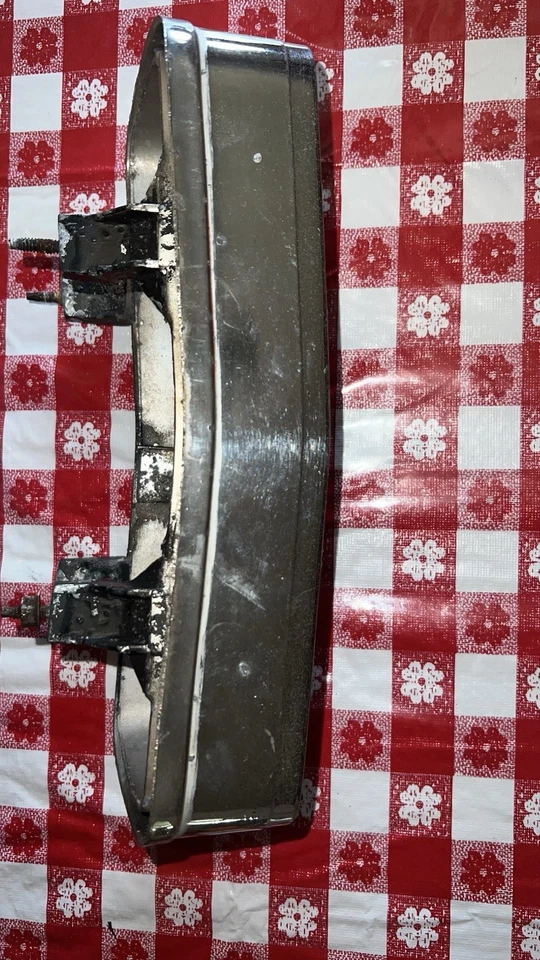 Ford Mustang 1966 cupé emblema delantero y capó espejo retrovisor lateral moldura metálica y emblema Foto 3 de 4