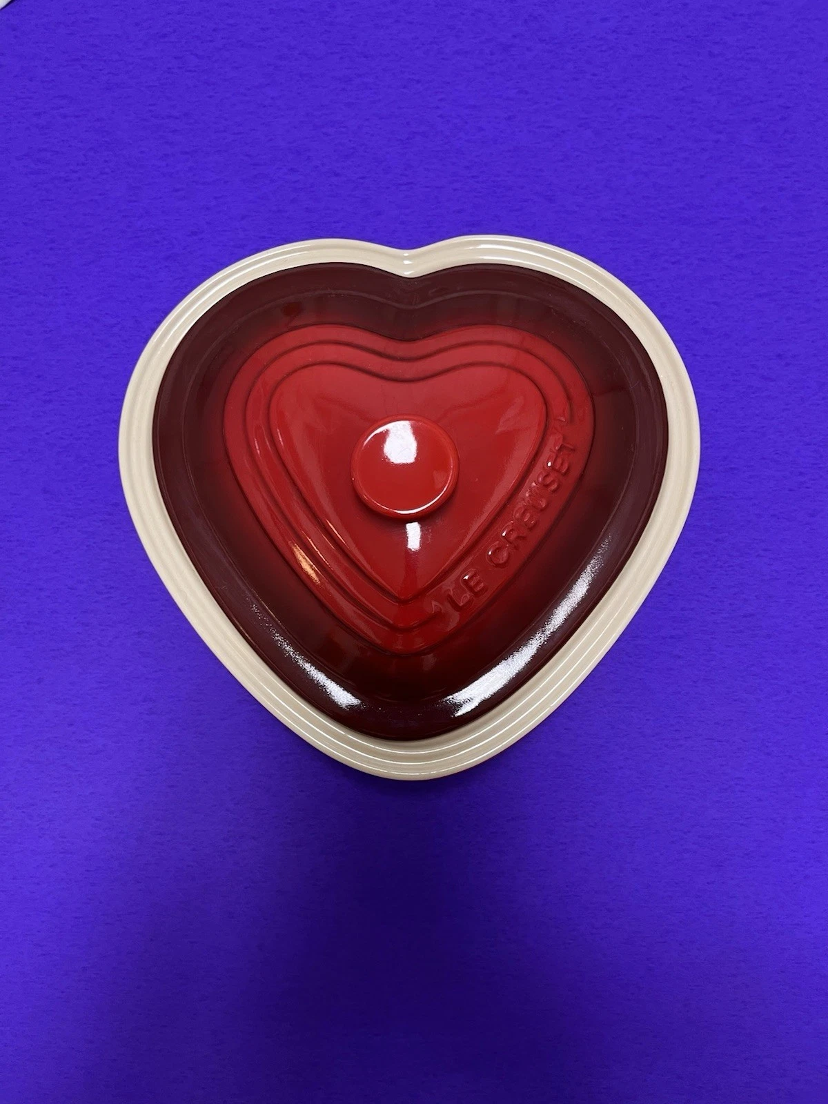 Le Creuset L'Amour Heart Shaped Cerise Dutch Oven 2.5 Quart Great Condition