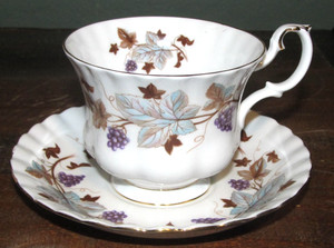 Royal Albert LORRAINE Teacup Cup & Saucer Bone China England Grapes Vines Leaves