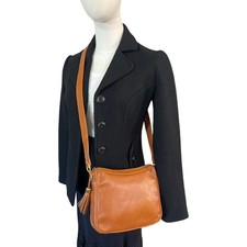 Gucci Vintage Tan Leather Shoulder Bag Gold H...
