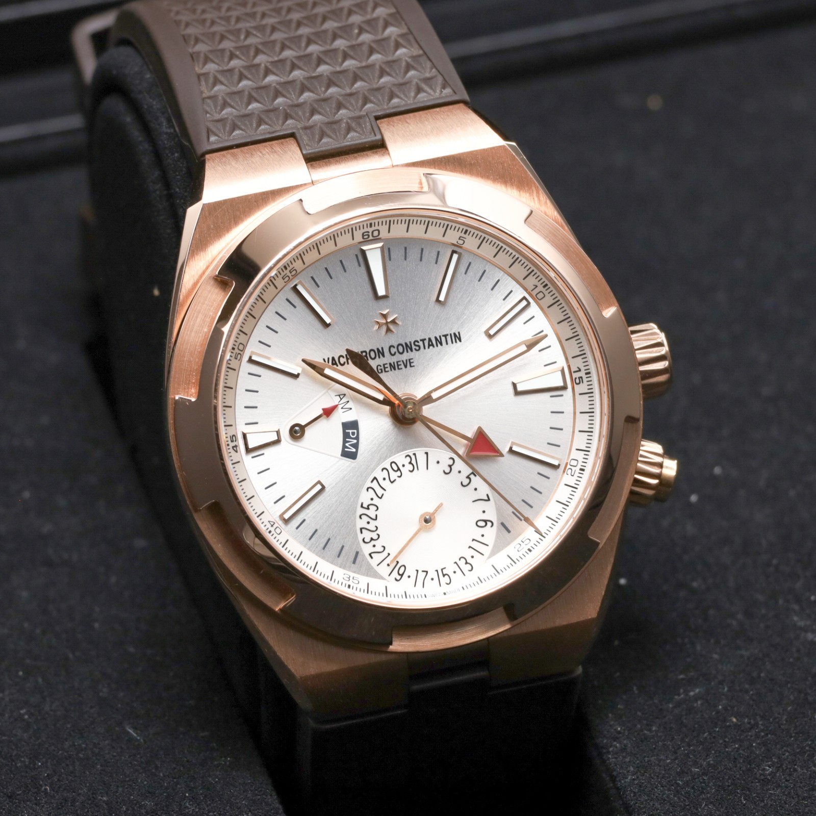 Vacheron Overseas 2020 42.5mm 18K Rose Gold Silver Dial Rubber Strap 7900V image 5