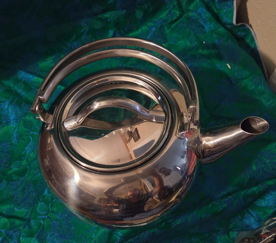 Hervidor de agua Revere Pro Line # 6734 tiene capacidad para 2,5 cuartos de galón de acero inoxidable Foto 3 de 4