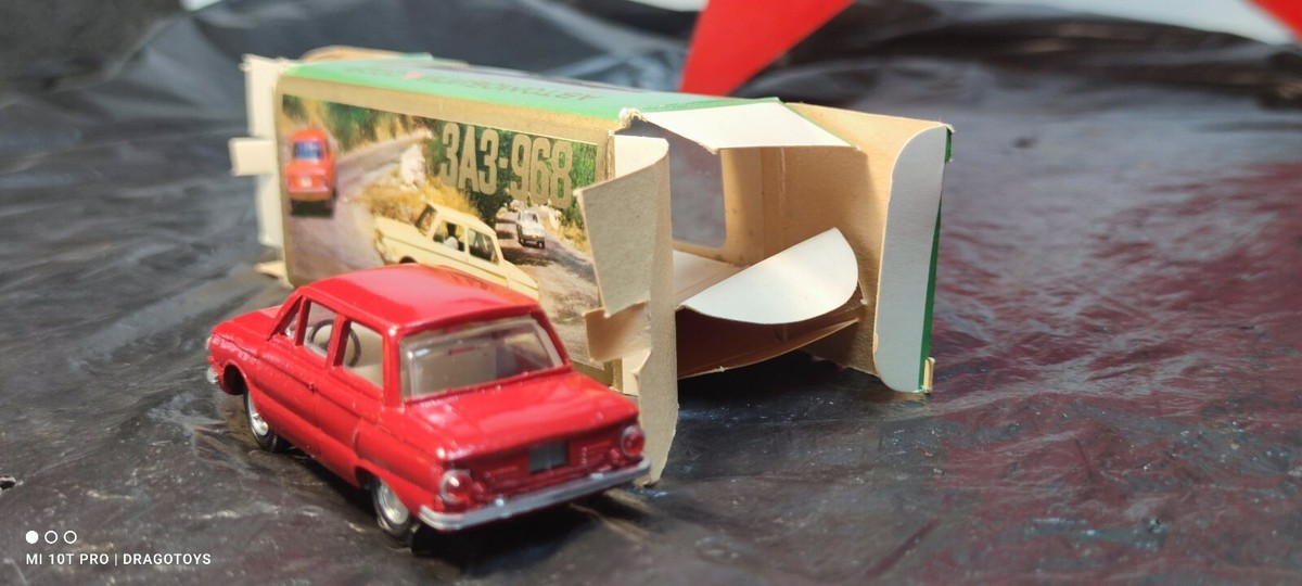 VINTAGE ZAZ 968 A16 ZAPOROZHETS METAL CAR ORIGINAL BOX CCCP 1:43