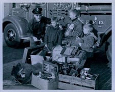 1959 E R Roussopoulos Fireman St Paul with Children Press Photo