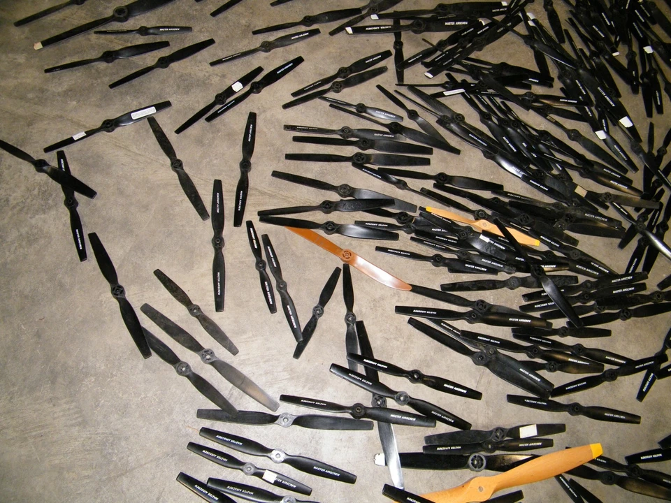 (250) LOTE MIXTO HÉLICES DE AVIÓN RC MASTER AIRSCREW MADERA Y VIDRIO RELLENO NYLON Foto 4 de 4