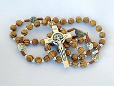 Collana Rosario di San Benedetto a corda, con grani in legno di ulivo