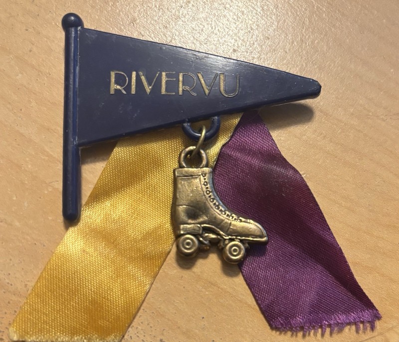 Vintage Roller Skate Silk & Brass Pin with Flag: "RIVERVU". Made in Texas