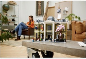 LEGO Icons Natural History Museum 10326